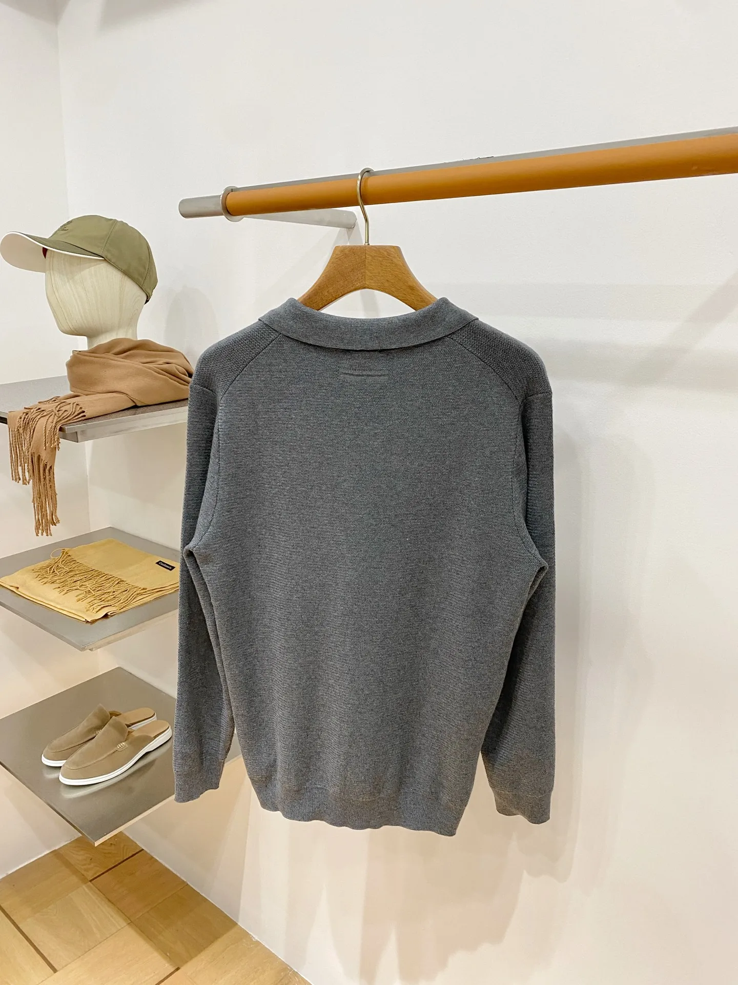 Zegna 26 New Arrival Stoll POl O Oasi Cashmere ， ： Z Premium Series， ， ， ， POLO 。 Classic + ， V Buttonless POLO ， ， POLO 。 ， ， ， Breathable 。 ， ， 。 、 ， ， ， 。 ， ， Clean fit ， old money ， logo， ， Z ， ， ， ， 。 ： ， ， ， ，Breathable ， T 。 16 ， Stoll ，16 ， ， ， 3 ， ， ， 。 Size：M-3XL